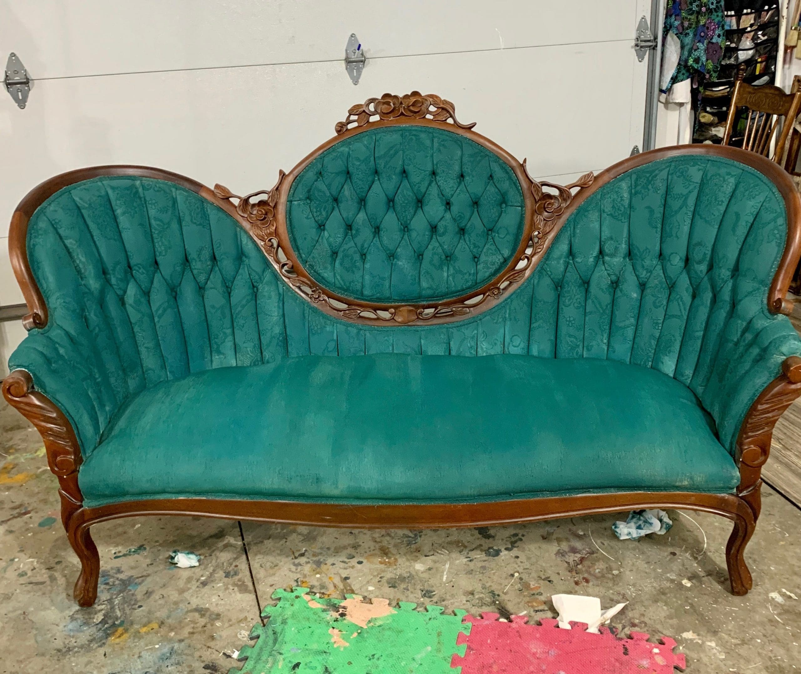 How to paint fabric. How to paint upholstery.